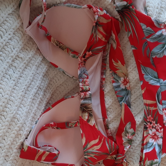 Shade and Shore 34C M Red White Green Plant Flower - Picture 9 of 9